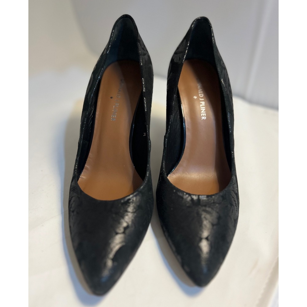 Donald J Pliner Bonita Pumps Floral Embossed Black 9.5 Academia Goth Chic luxury